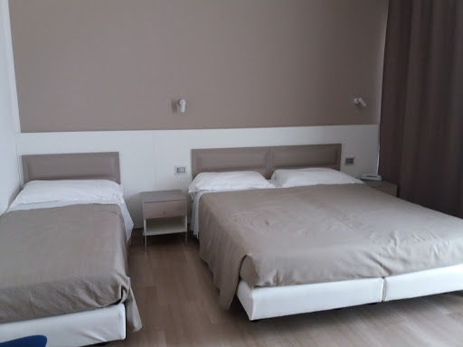Bikini Hotel - Visual