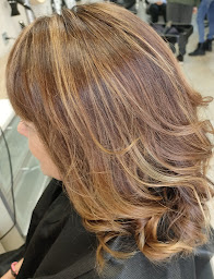 Photo n°10 de New Color Salon de Coiffure à La Valette-du-Var (Salon de coiffure)