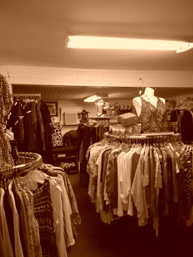 Pinecastle Methodist Thrift - Visual