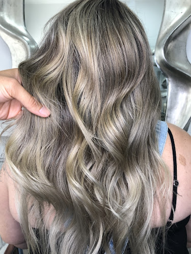 By Olena Cabeleireiro - Salvaterra de Magos