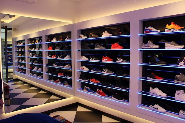 ONAIR sneaker shop Firenze