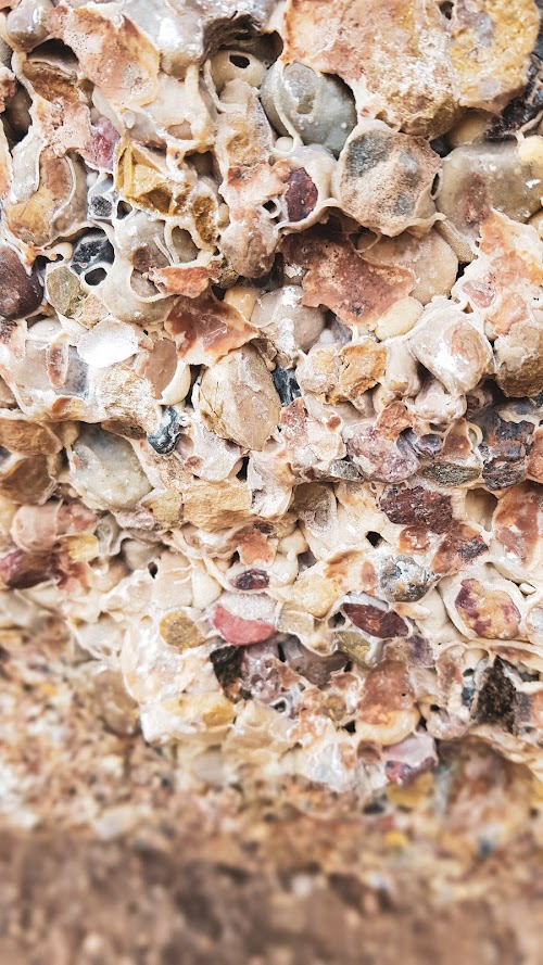 Šeimyniškių atodanga su konglomerato uola