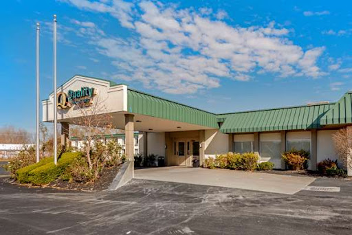 Quality Inn & Suites New Hartford - Utica Logo