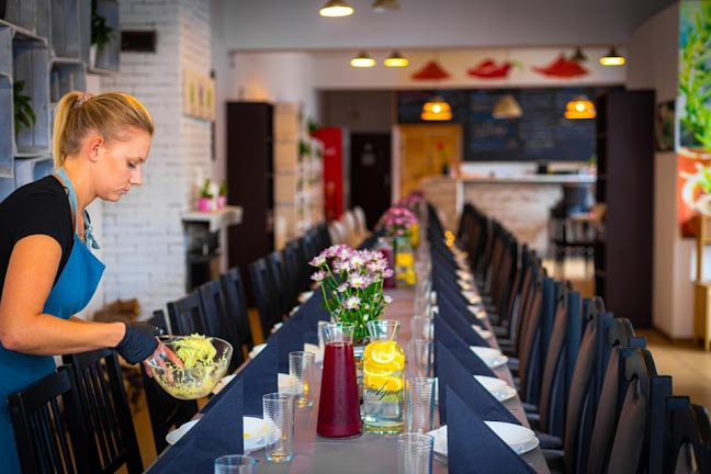 https://www.rozmarynrestauracja.pl/