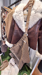 Photo n°37 de Prêt à porter É si boutique à Feurs (Magasin de maroquinerie)