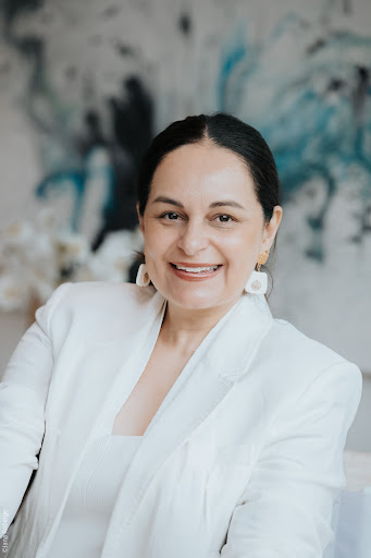 Licia Jones | Massage Therapy | Brazilian Lymphatic Drainage | Vodder Method | Facial Treatments | Aromatherapy | Reiki