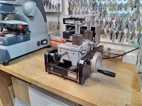 靴修理と合鍵のお店プラスワン小倉チャチャタウン店 時計の電池交換