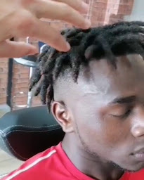 Photo n°21 de PoLaT Coiffure Homme Barbier à Oyonnax (Barbier)