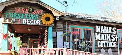 Nana's Main Street Cottage
