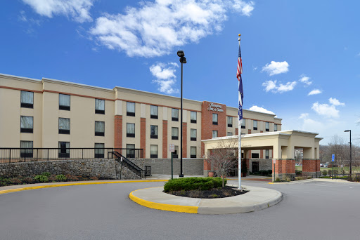 Hampton Inn & Suites Fort Belvoir Alexandria South Logo