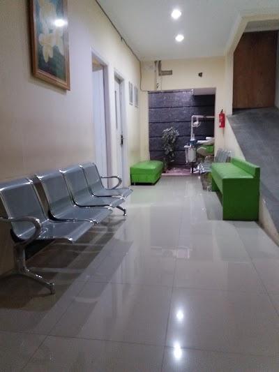 Photos of Drg. Denti Sari