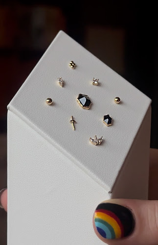 piercedbythem.com