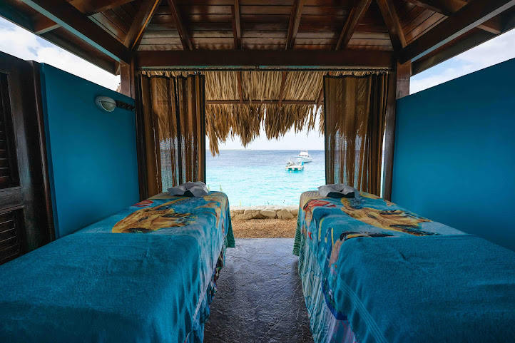 Captain Don's Habitat by null