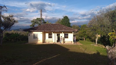 Photos of Estaci&oacute;n de Servicio Petromil Km 9 Piendam&oacute; El Pescador