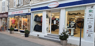 Photo n°16 de L'Atelier des Sportifs à Mer (Magasin de tennis)