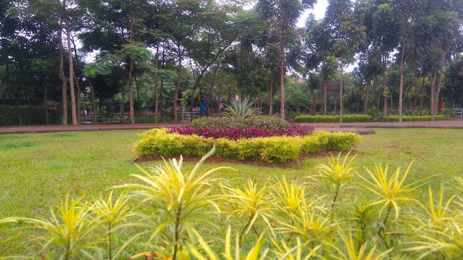 Taman Kembang Sepatu, Author: Ito Fajar Ria