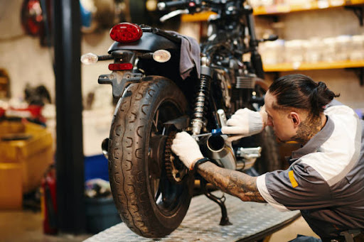 Keep your bike running smoothly with Jugnu Automobile Bike Service Center in Noida, offering trus…