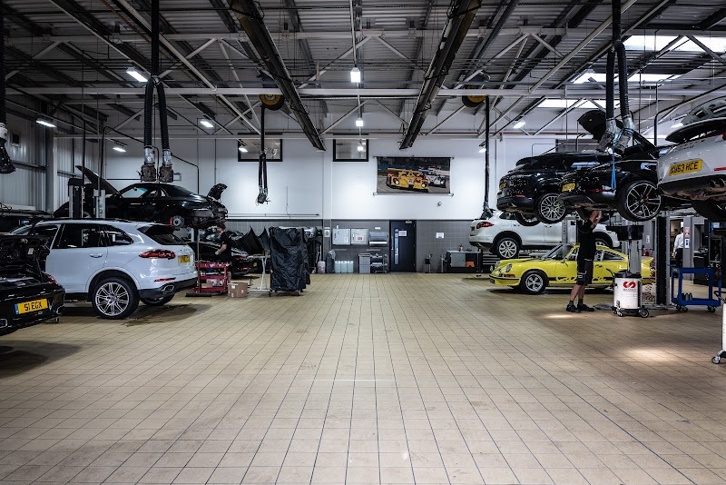 Porsche Service Centre Brooklands photo 3