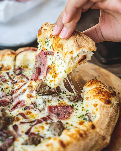 Photo 3 - Le Five Pizza