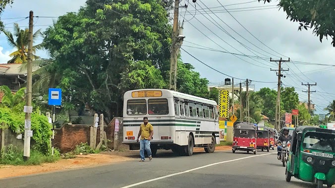 Embuldeniya Junction Bus Stop, Author: kumaran thanga