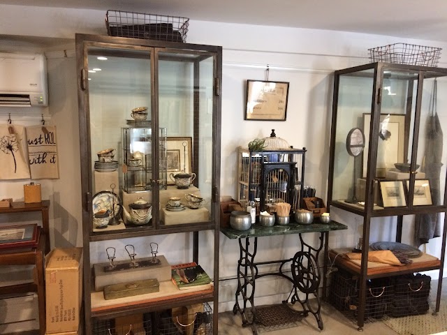 ad hoc collective | coffee + shoppe