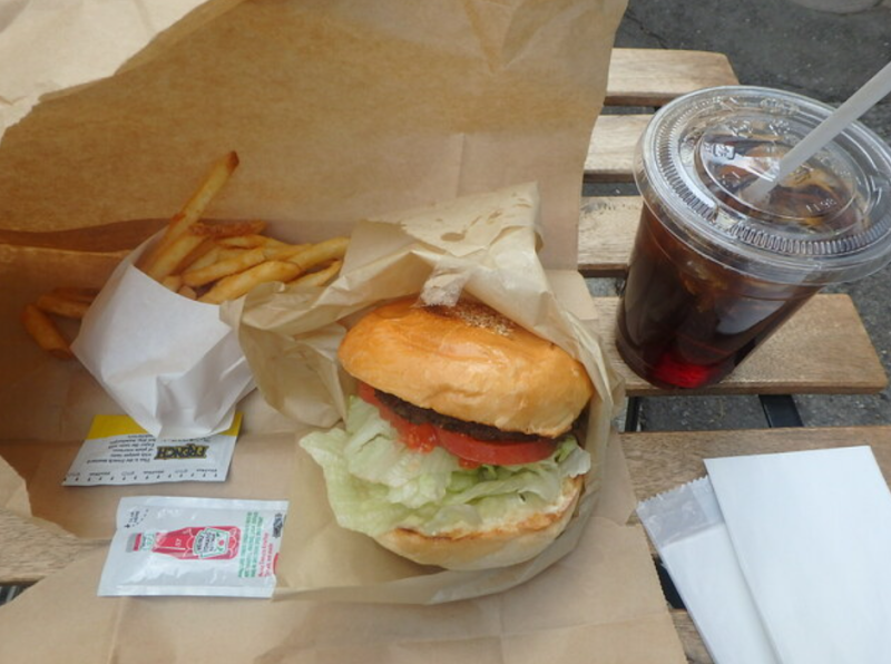 ハンバーガー専門店 マーガーバーガー（marger burger）北参道