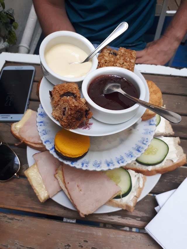 Wonderland Café