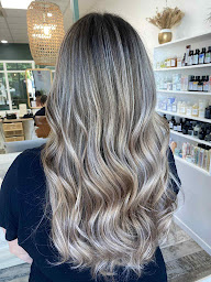 Photo n°11 de Mélissa Geai - Maison de Coiffure et Beauté à Commequiers (Salon de coiffure)