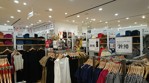 UNIQLO Yorkdale Shopping Centre - Thumbnail