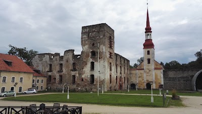 Photos of P&otilde;ltsamaa Castle