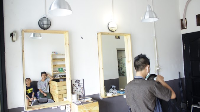 HOLYCUTS BARBERSHOP, Author: Guntur Gusman