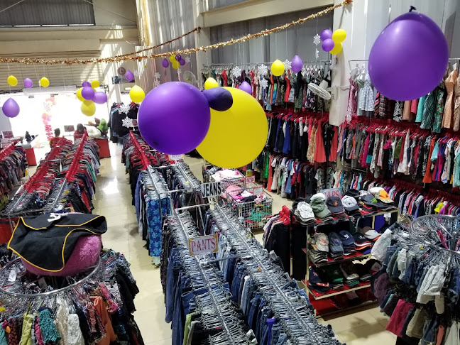 Sam's Store Ukay Ukay- Al Nahda - Clothing store
