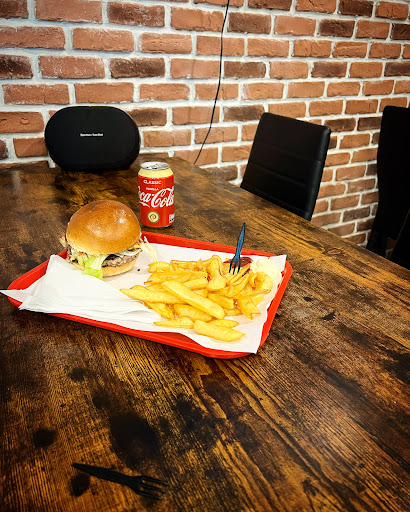 Photo 2 - Roanne Burger House