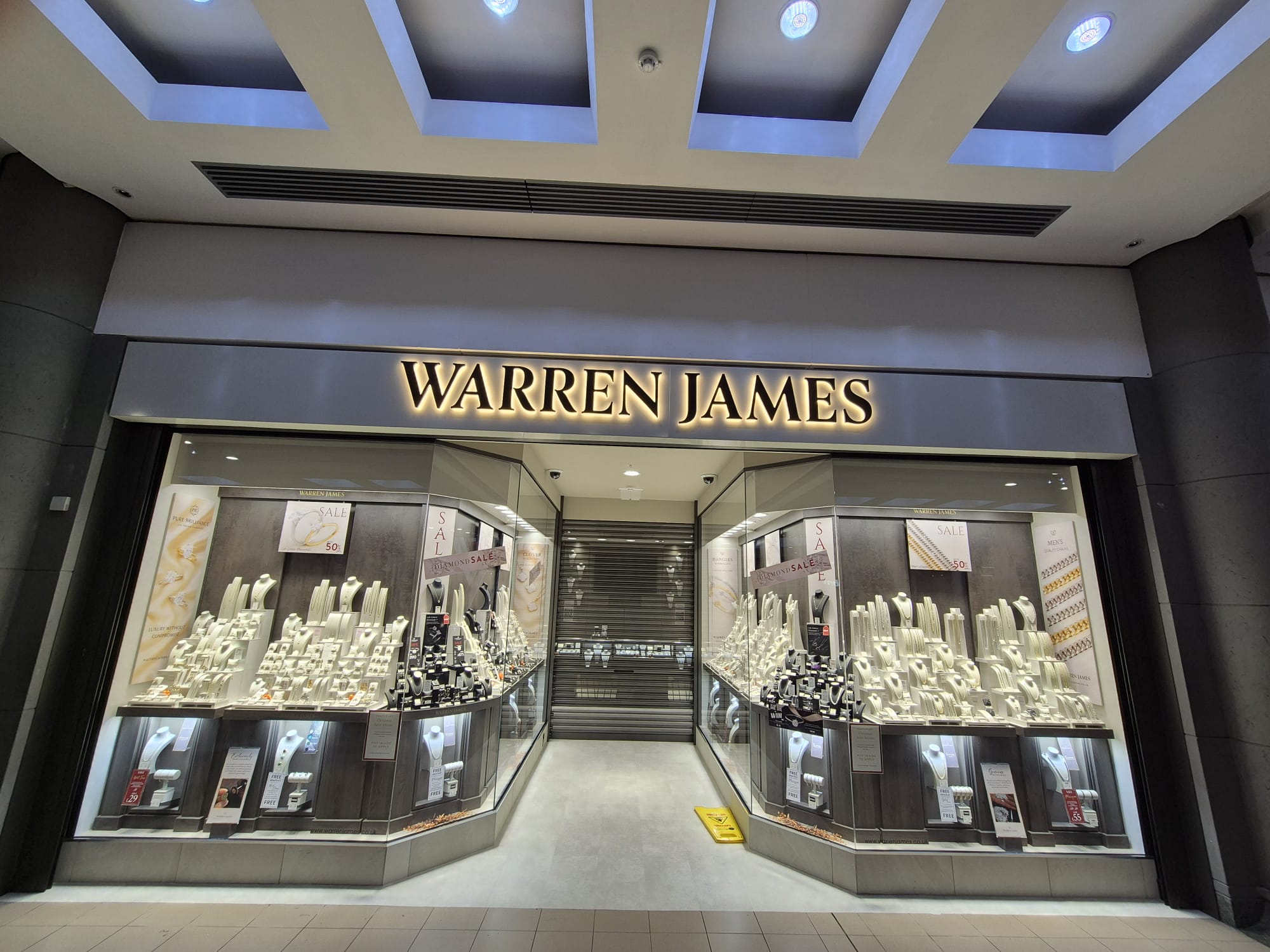 Warren James Jewellers - Oldham - Jewellery - photo 1