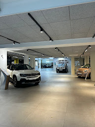 Photo n°15 de Fiat - Abarth - Jeep - Alfa Romeo - Paris 15ème NEUBAUER à Paris (Atelier de réparation automobile)