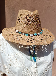 Photo n°21 de Faustine en janvier à Roussillon (Magasin de souvenirs)