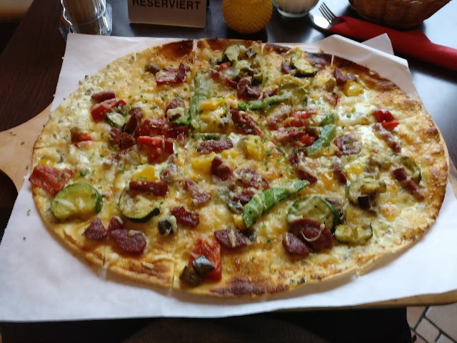 Mainkai Cafe