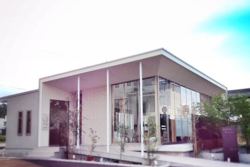 ヘアラウンジ・ティアラ