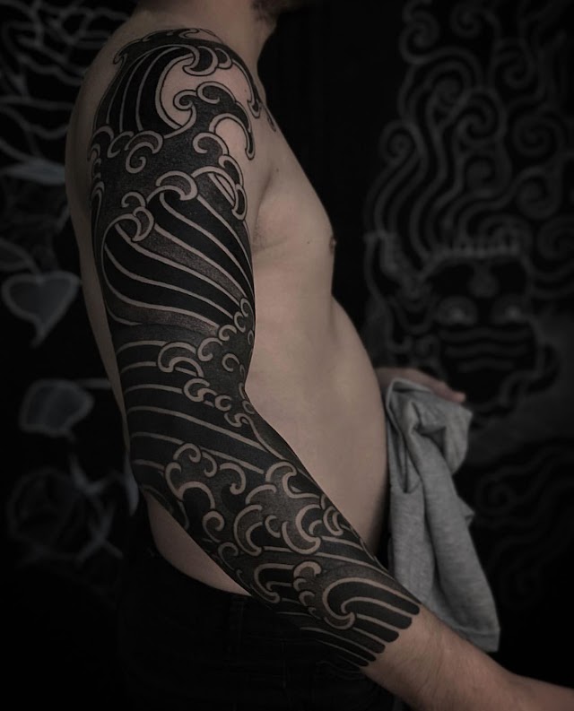 SWIM LOW TATTOO