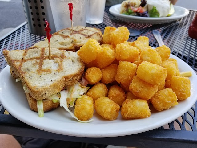 Eli's Food & Cocktails—Downtown