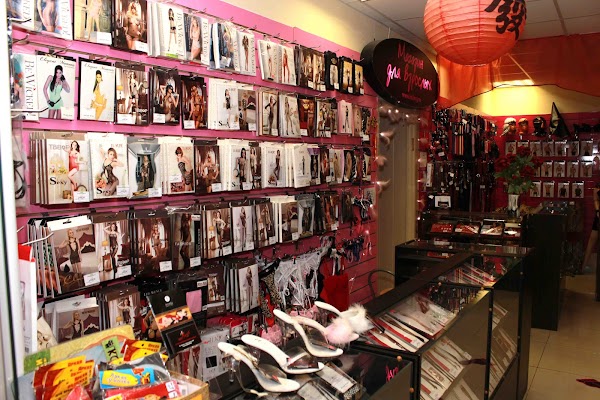 seksshop-magazin-kazani-video-klientka-vozmutilas-kogda-k-ney-nachal-lapat-massazhist