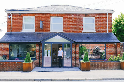 D'Souza Aesthetics - Botox, dermal fillers, polynucleotides, skin care - Winchester, Hampshire