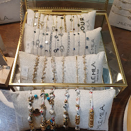 Photo n°5 de Centimètre Carré coiffure à Tourcoing (Bijouterie fantaisie)