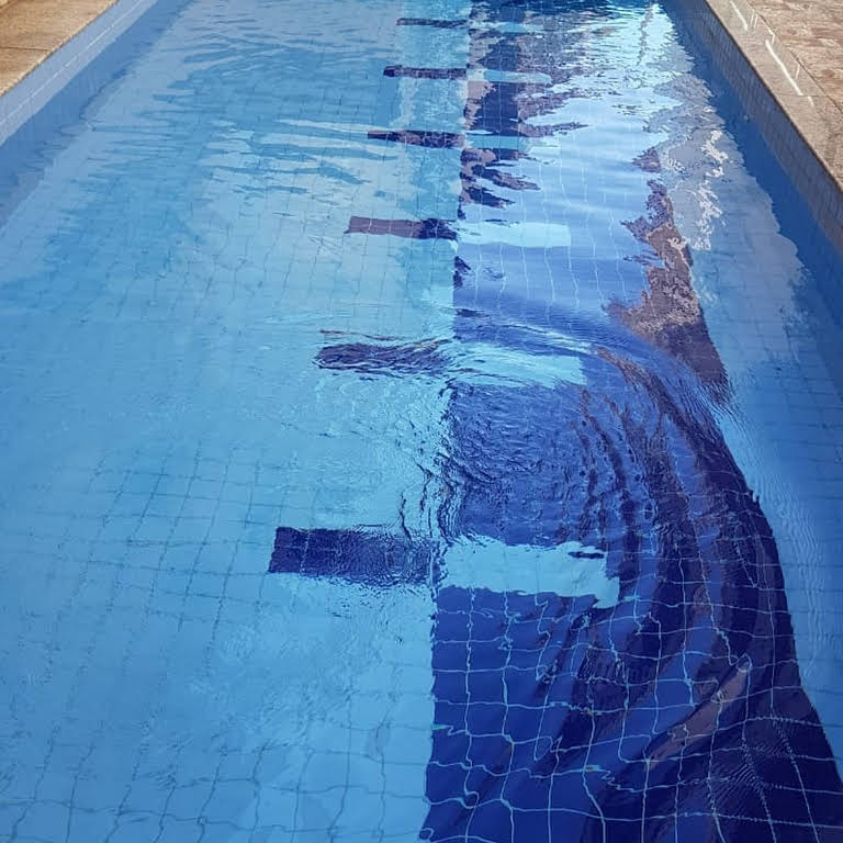 R10 limpeza de piscinas Limpeza de piscinas residência e