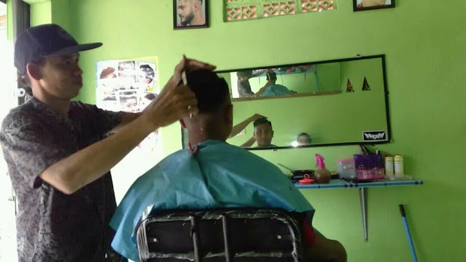 Pangkas Rambut Iwan Ncek, Author: Muhamad Ritam