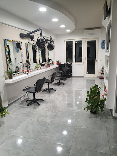 Parrucchiera New look di Carla Esposito coiffeur donna e uomo - Thumbnail