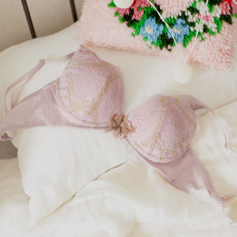 AMOSTYLE BY Triumph イオンモール浜松市野店