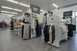 Photo n°34 de GEMO CHARTRES - BARJOUVILLE Chaussures et Vêtements à Barjouville (Magasin de vêtements pour femmes)