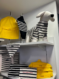 Photo n°5 de Saint James - Au Vieux Marin - Lyon 2 à Lyon (Magasin de vêtements)