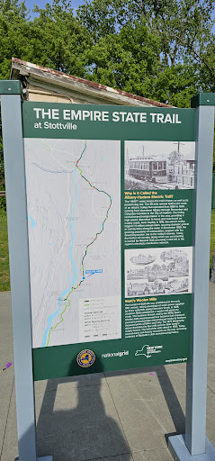 Parking Empire State Trail Stockport/Stottville Gallery - United States